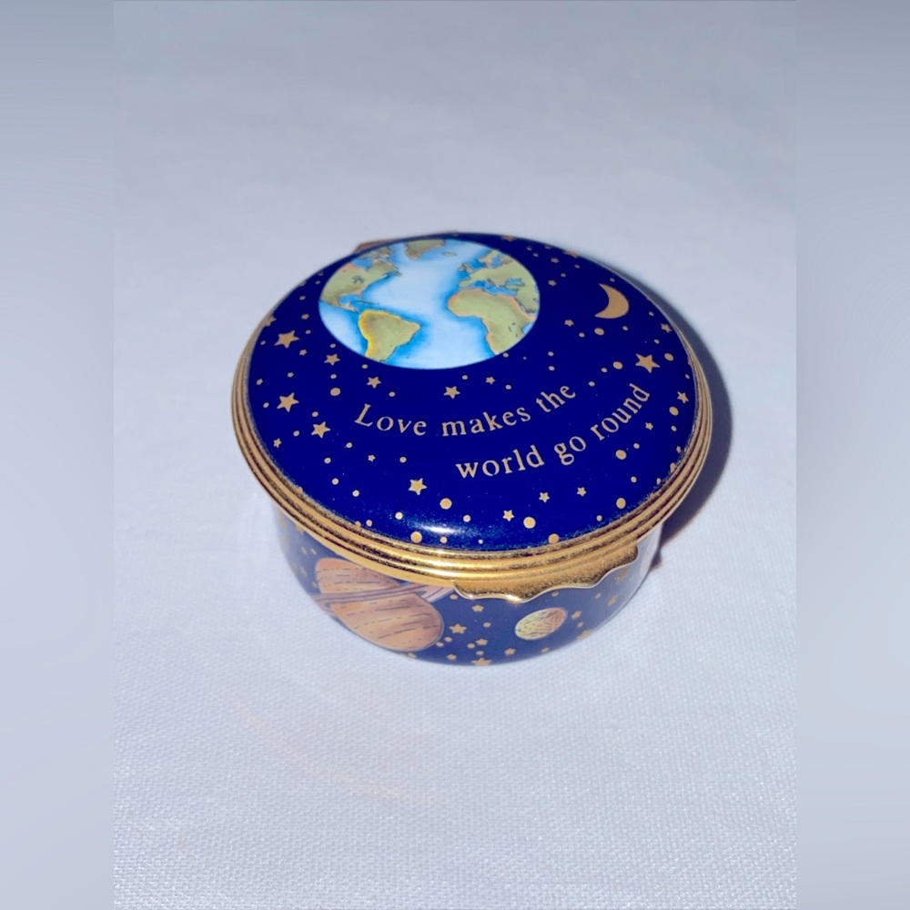 Halcyon Days CUSTOM LOVE MAKES THE WORLD GO ROUND ENAMEL MUSIC BOX VGC